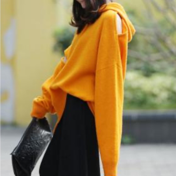 Oversized Cozy Hooded Sweater - Picture 2 of 8